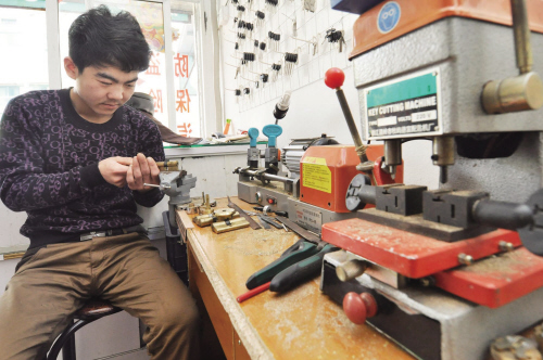 秧坝镇开锁店为啥“牛号”频现 听开锁师傅讲什么锁最防盗