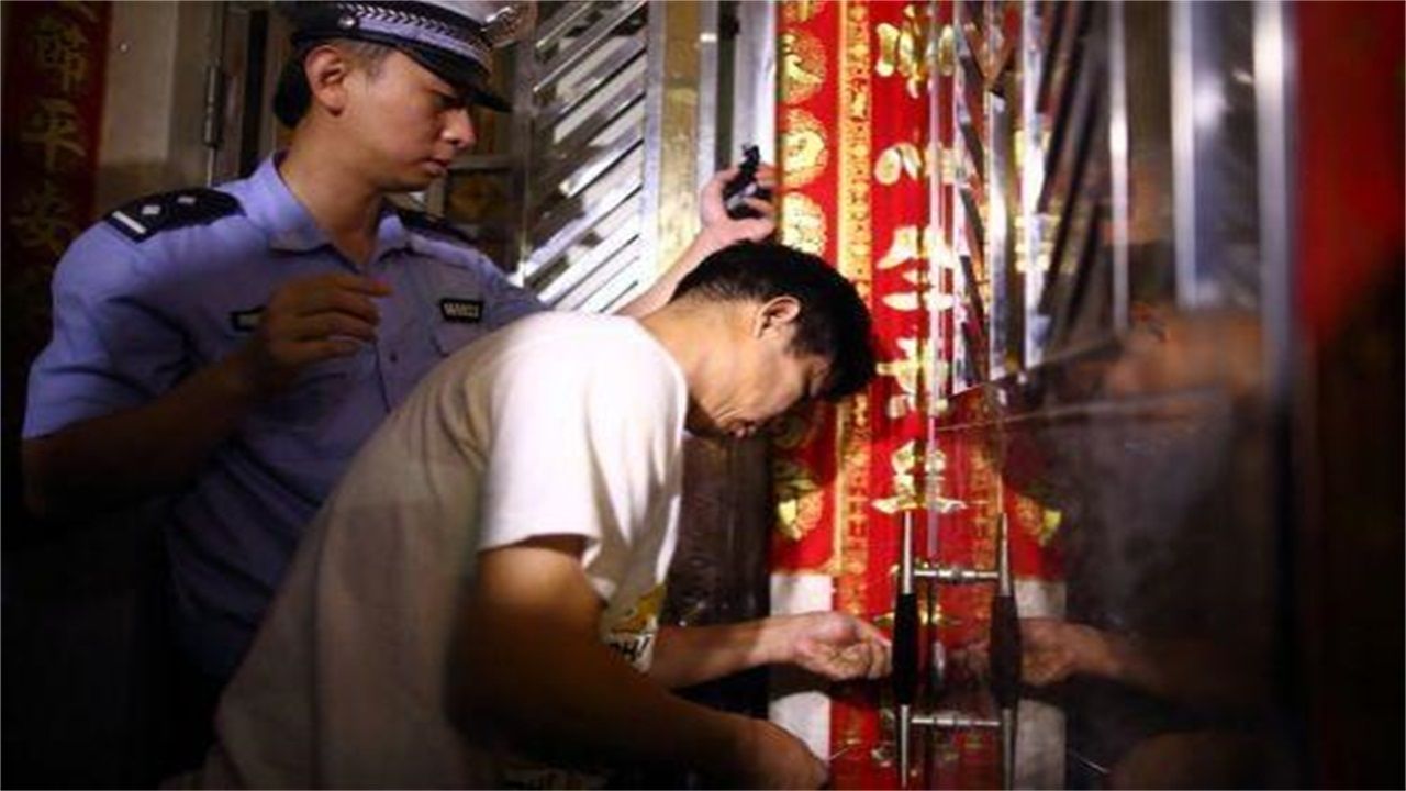秧坝镇请开锁师傅开了锁后，师傅为什么一般都不进门，就算主人请也不进去？