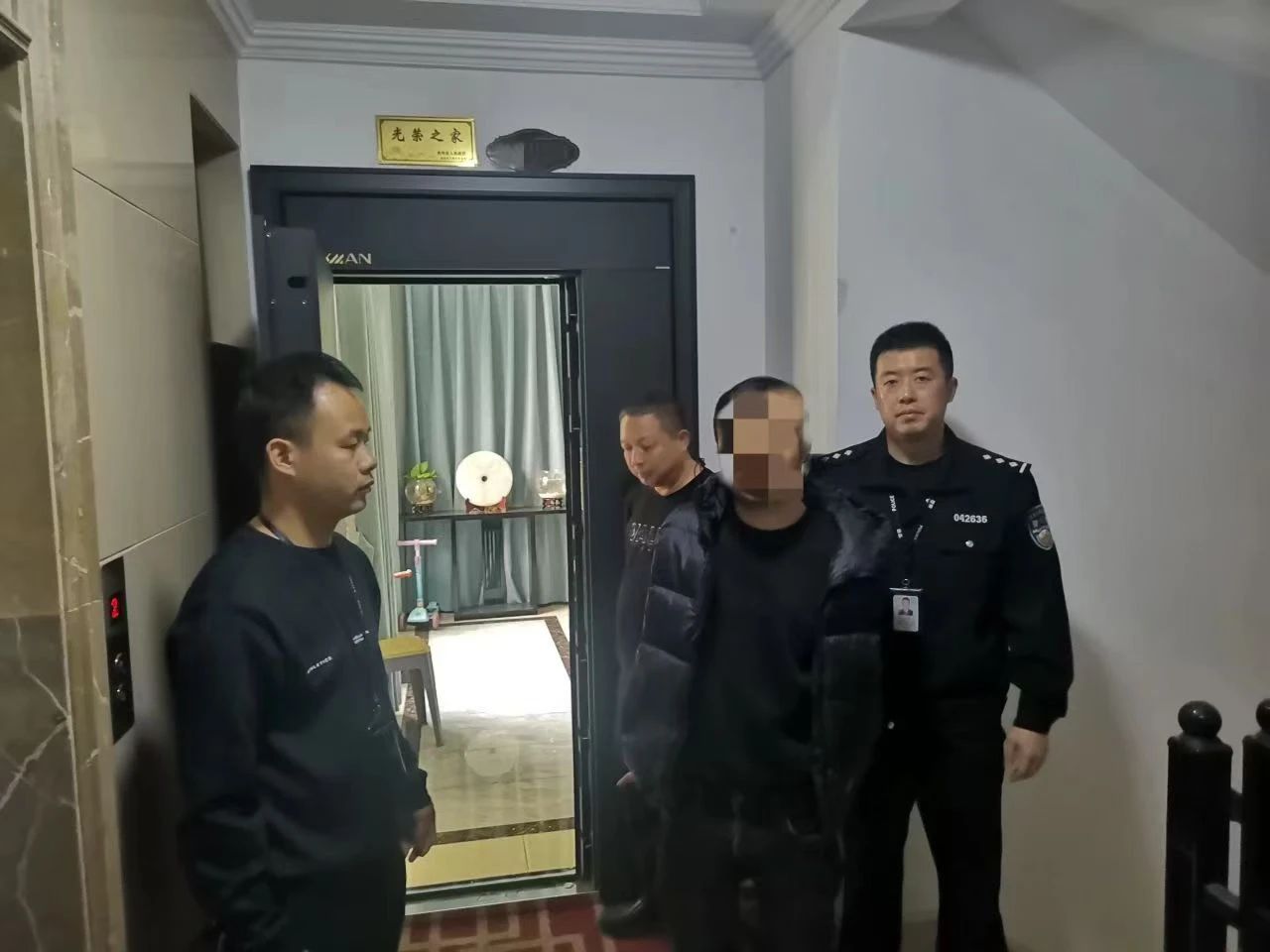 秧坝镇全副伪装仍被识别！双龙公安成功抓获一名撬锁盗窃嫌疑人